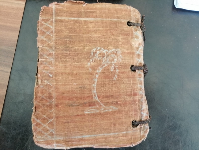 Diyarbakır’da 1300 yıllık altın yazmalı kitap ele geçirildi